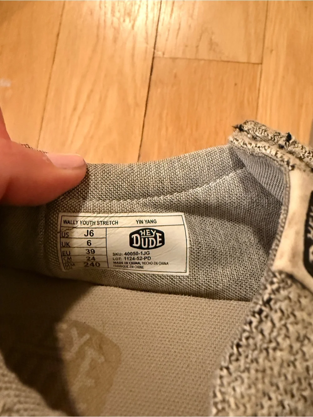 Boys Hey Dudes size 6